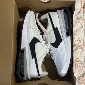 Women’s Nike Air Max Pre-day size 6